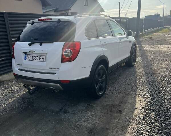 Белый Шевроле Каптива, объемом двигателя 2.2 л и пробегом 182 тыс. км за 11300 $, фото 2 на Automoto.ua