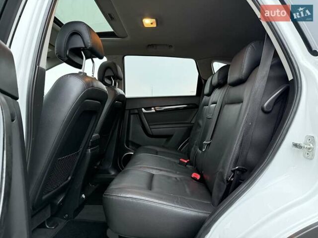 Белый Шевроле Каптива, объемом двигателя 2.2 л и пробегом 150 тыс. км за 12200 $, фото 30 на Automoto.ua