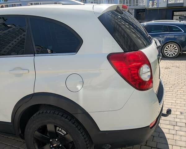 Білий Шевроле Каптіва, об'ємом двигуна 2.38 л та пробігом 170 тис. км за 9950 $, фото 40 на Automoto.ua