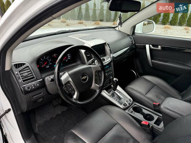 Белый Шевроле Каптива, объемом двигателя 2.2 л и пробегом 200 тыс. км за 12000 $, фото 28 на Automoto.ua