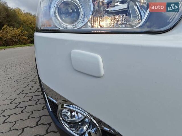 Белый Шевроле Каптива, объемом двигателя 2.2 л и пробегом 112 тыс. км за 13750 $, фото 39 на Automoto.ua