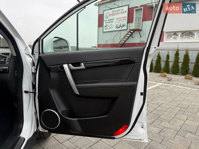 Белый Шевроле Каптива, объемом двигателя 2.2 л и пробегом 200 тыс. км за 11999 $, фото 14 на Automoto.ua