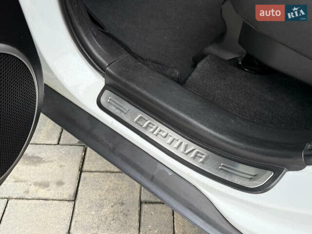 Белый Шевроле Каптива, объемом двигателя 2.2 л и пробегом 200 тыс. км за 12000 $, фото 30 на Automoto.ua