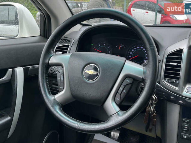 Белый Шевроле Каптива, объемом двигателя 2.23 л и пробегом 115 тыс. км за 9650 $, фото 19 на Automoto.ua