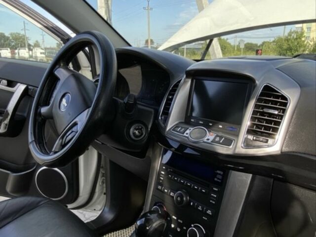 Белый Шевроле Каптива, объемом двигателя 2.2 л и пробегом 230 тыс. км за 10800 $, фото 2 на Automoto.ua