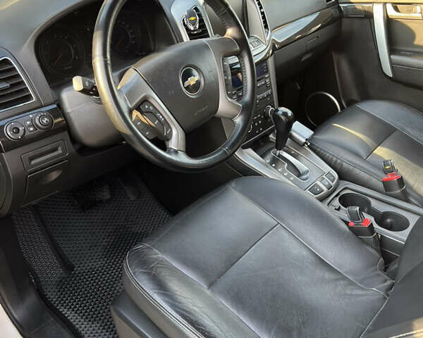 Білий Шевроле Каптіва, об'ємом двигуна 2.23 л та пробігом 241 тис. км за 12300 $, фото 22 на Automoto.ua