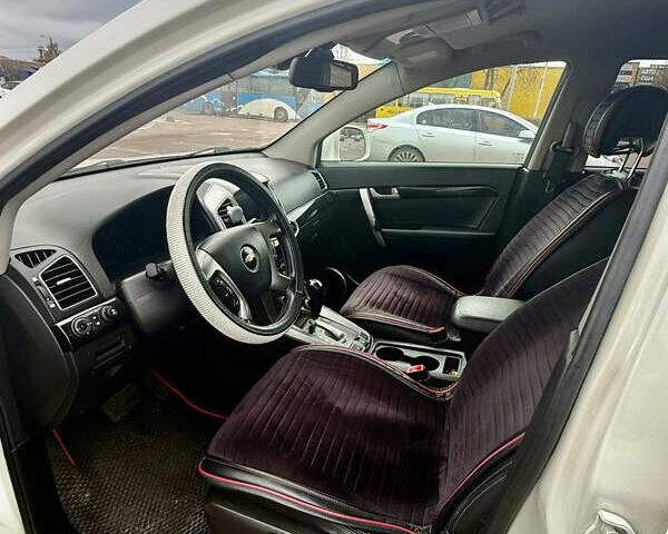 Белый Шевроле Каптива, объемом двигателя 2.23 л и пробегом 178 тыс. км за 10900 $, фото 7 на Automoto.ua