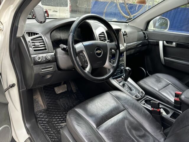 Белый Шевроле Каптива, объемом двигателя 2.2 л и пробегом 162 тыс. км за 11000 $, фото 2 на Automoto.ua