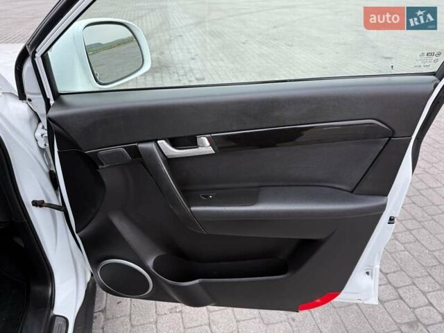 Белый Шевроле Каптива, объемом двигателя 2.2 л и пробегом 150 тыс. км за 12200 $, фото 43 на Automoto.ua