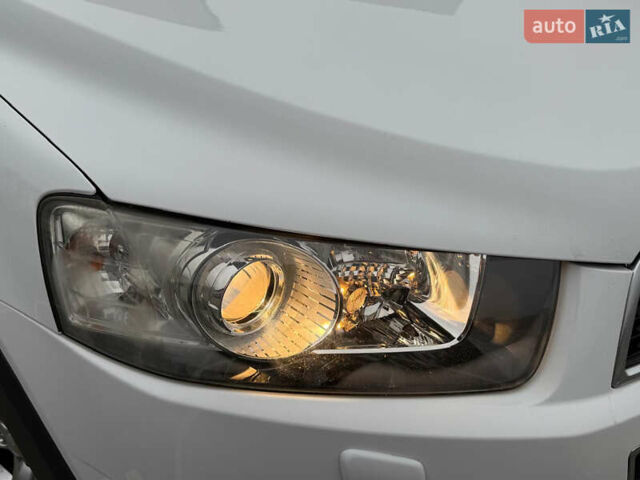 Белый Шевроле Каптива, объемом двигателя 2.2 л и пробегом 200 тыс. км за 11999 $, фото 51 на Automoto.ua