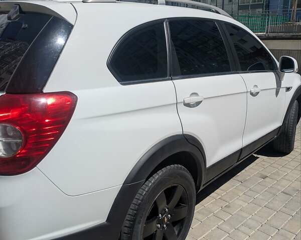 Білий Шевроле Каптіва, об'ємом двигуна 2.38 л та пробігом 170 тис. км за 9950 $, фото 24 на Automoto.ua