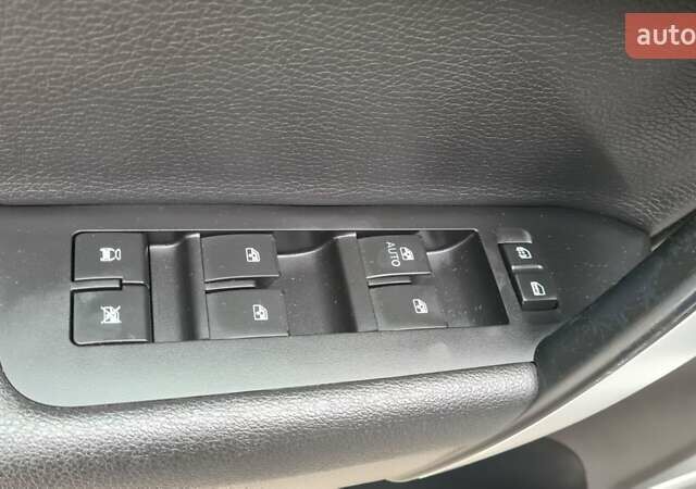 Белый Шевроле Каптива, объемом двигателя 2.2 л и пробегом 219 тыс. км за 9997 $, фото 39 на Automoto.ua