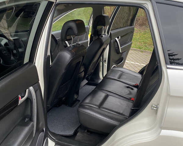 Белый Шевроле Каптива, объемом двигателя 2.23 л и пробегом 174 тыс. км за 9999 $, фото 16 на Automoto.ua