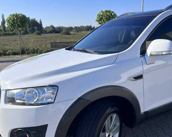 Білий Шевроле Каптіва, об'ємом двигуна 2.2 л та пробігом 221 тис. км за 11100 $, фото 5 на Automoto.ua