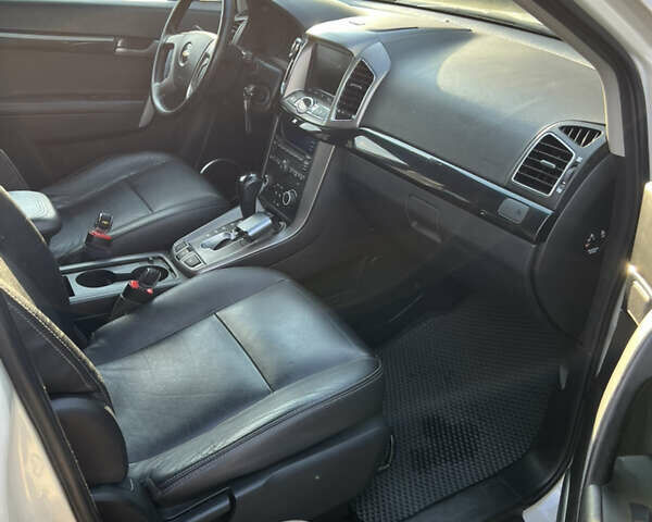 Білий Шевроле Каптіва, об'ємом двигуна 2.23 л та пробігом 241 тис. км за 12300 $, фото 15 на Automoto.ua