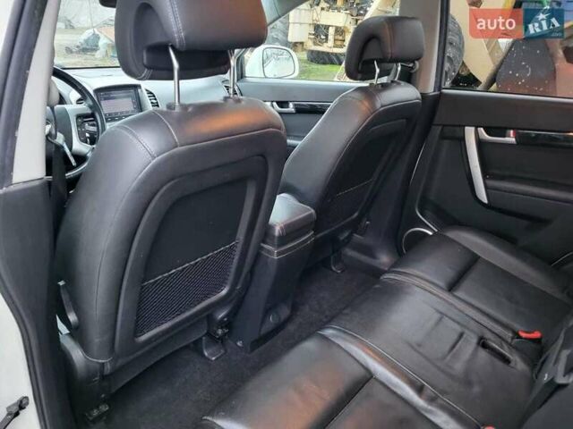 Білий Шевроле Каптіва, об'ємом двигуна 2.23 л та пробігом 208 тис. км за 10800 $, фото 26 на Automoto.ua