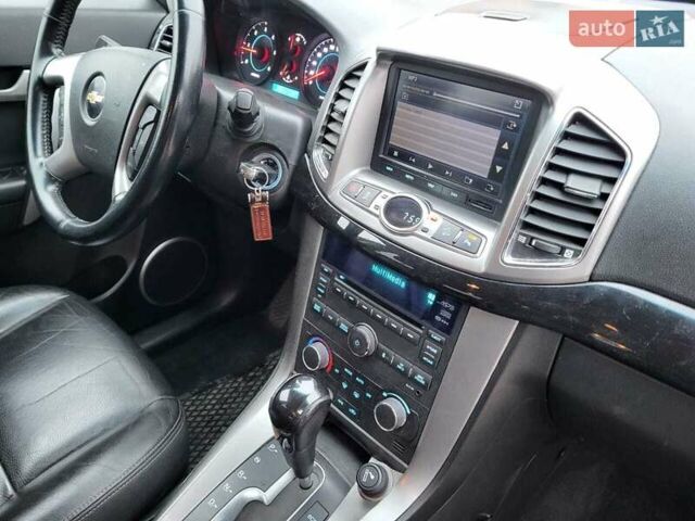 Білий Шевроле Каптіва, об'ємом двигуна 2.23 л та пробігом 208 тис. км за 10800 $, фото 18 на Automoto.ua