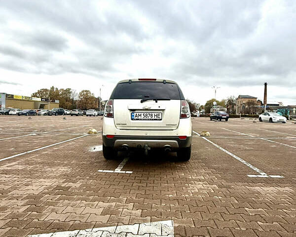 Белый Шевроле Каптива, объемом двигателя 2.23 л и пробегом 178 тыс. км за 10900 $, фото 5 на Automoto.ua