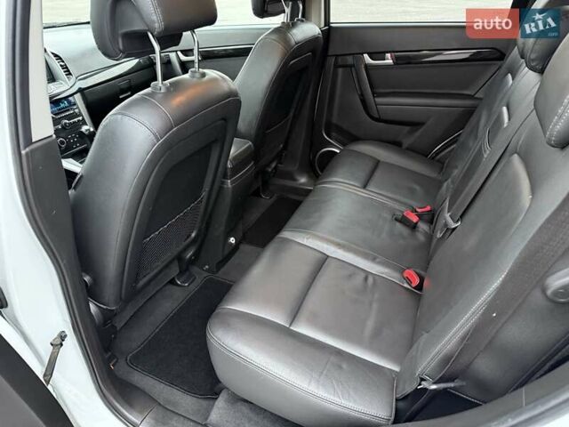 Белый Шевроле Каптива, объемом двигателя 2.2 л и пробегом 150 тыс. км за 12200 $, фото 31 на Automoto.ua