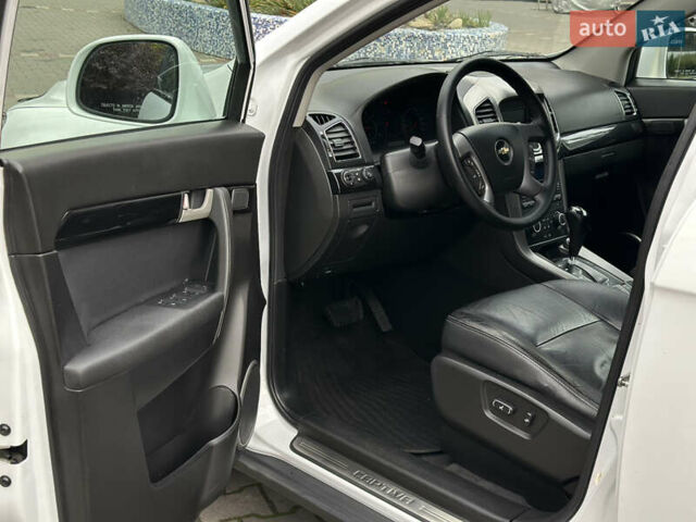 Белый Шевроле Каптива, объемом двигателя 2.2 л и пробегом 157 тыс. км за 11800 $, фото 10 на Automoto.ua