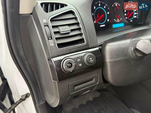 Белый Шевроле Каптива, объемом двигателя 2.2 л и пробегом 200 тыс. км за 11999 $, фото 36 на Automoto.ua