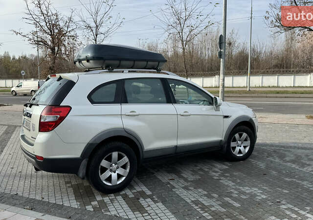 Білий Шевроле Каптіва, об'ємом двигуна 2.23 л та пробігом 210 тис. км за 9900 $, фото 2 на Automoto.ua