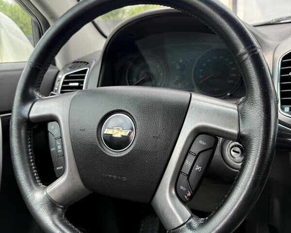 Білий Шевроле Каптіва, об'ємом двигуна 2.2 л та пробігом 249 тис. км за 10700 $, фото 34 на Automoto.ua