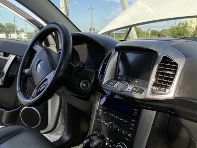 Белый Шевроле Каптива, объемом двигателя 2.2 л и пробегом 230 тыс. км за 10800 $, фото 3 на Automoto.ua