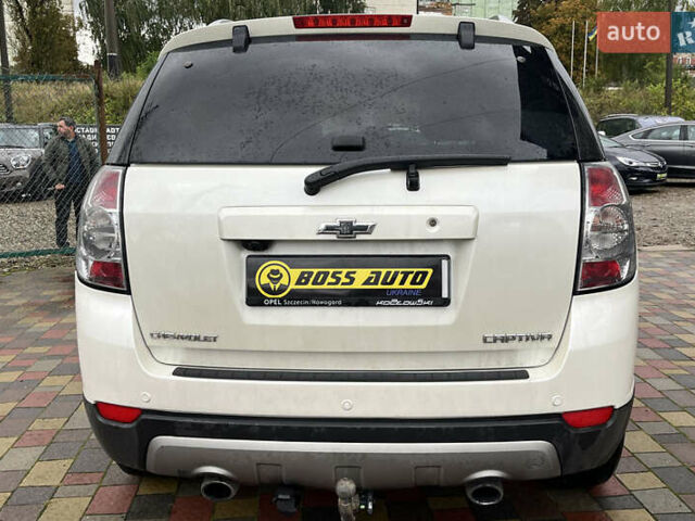 Белый Шевроле Каптива, объемом двигателя 2.23 л и пробегом 115 тыс. км за 9650 $, фото 5 на Automoto.ua