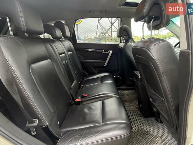 Белый Шевроле Каптива, объемом двигателя 2.23 л и пробегом 115 тыс. км за 9650 $, фото 24 на Automoto.ua