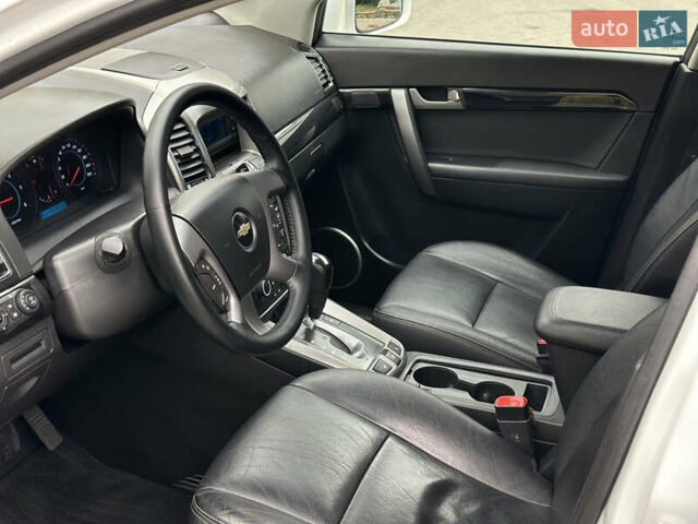 Белый Шевроле Каптива, объемом двигателя 2.2 л и пробегом 157 тыс. км за 11800 $, фото 11 на Automoto.ua