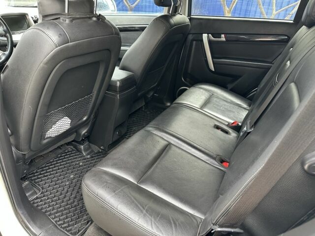 Белый Шевроле Каптива, объемом двигателя 2.2 л и пробегом 162 тыс. км за 11000 $, фото 3 на Automoto.ua