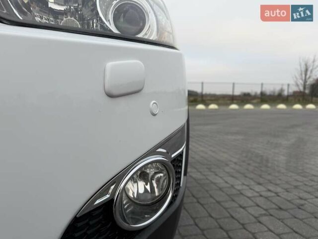 Белый Шевроле Каптива, объемом двигателя 2.2 л и пробегом 150 тыс. км за 12200 $, фото 57 на Automoto.ua