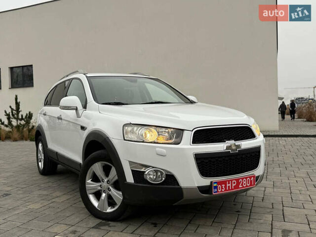 Белый Шевроле Каптива, объемом двигателя 2.2 л и пробегом 200 тыс. км за 11999 $, фото 1 на Automoto.ua