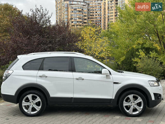 Белый Шевроле Каптива, объемом двигателя 2.2 л и пробегом 157 тыс. км за 11800 $, фото 5 на Automoto.ua