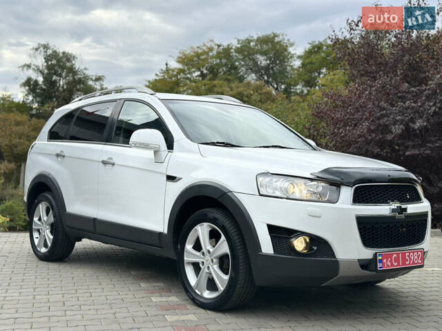 Белый Шевроле Каптива, объемом двигателя 2.2 л и пробегом 157 тыс. км за 11800 $, фото 4 на Automoto.ua