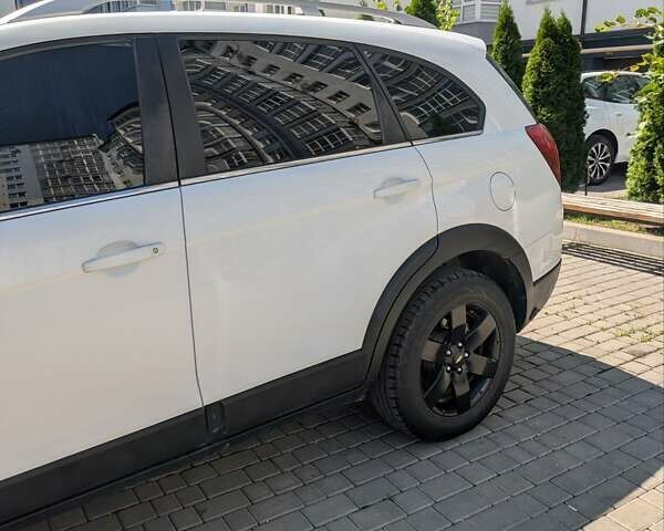 Білий Шевроле Каптіва, об'ємом двигуна 2.38 л та пробігом 170 тис. км за 9950 $, фото 39 на Automoto.ua