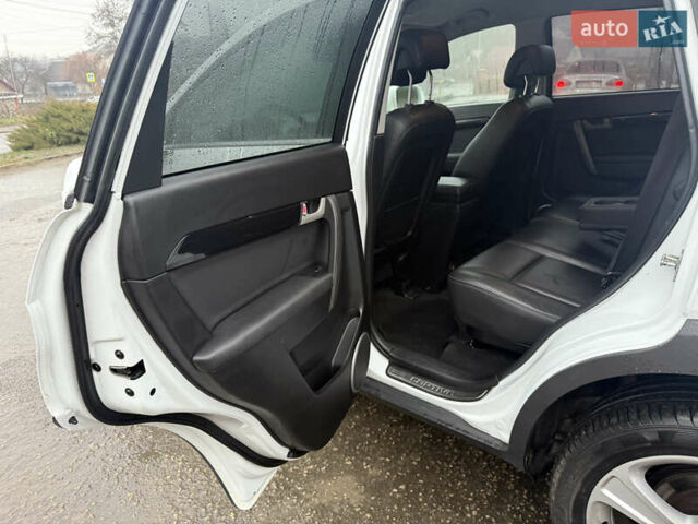 Белый Шевроле Каптива, объемом двигателя 2.2 л и пробегом 158 тыс. км за 10999 $, фото 18 на Automoto.ua