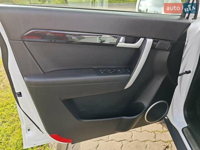 Белый Шевроле Каптива, объемом двигателя 2.2 л и пробегом 112 тыс. км за 13750 $, фото 78 на Automoto.ua