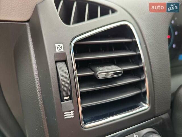 Белый Шевроле Каптива, объемом двигателя 2.2 л и пробегом 112 тыс. км за 13750 $, фото 67 на Automoto.ua