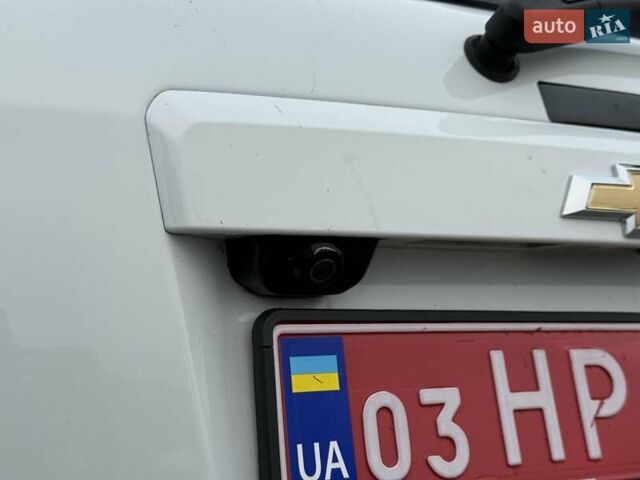 Белый Шевроле Каптива, объемом двигателя 2.2 л и пробегом 150 тыс. км за 12200 $, фото 52 на Automoto.ua