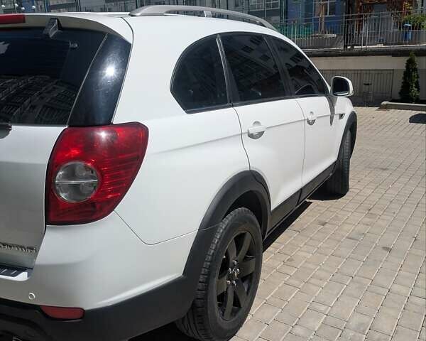 Білий Шевроле Каптіва, об'ємом двигуна 2.38 л та пробігом 170 тис. км за 9950 $, фото 26 на Automoto.ua