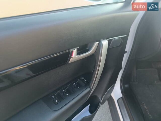 Білий Шевроле Каптіва, об'ємом двигуна 2.2 л та пробігом 247 тис. км за 11500 $, фото 8 на Automoto.ua