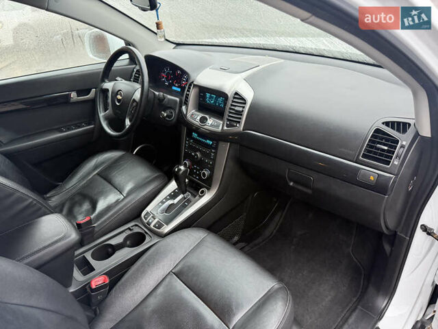 Белый Шевроле Каптива, объемом двигателя 2.2 л и пробегом 158 тыс. км за 11000 $, фото 14 на Automoto.ua