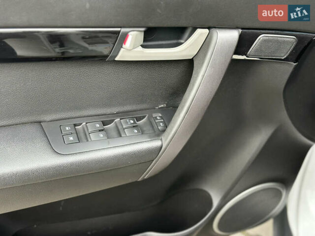 Белый Шевроле Каптива, объемом двигателя 2.2 л и пробегом 157 тыс. км за 11800 $, фото 17 на Automoto.ua