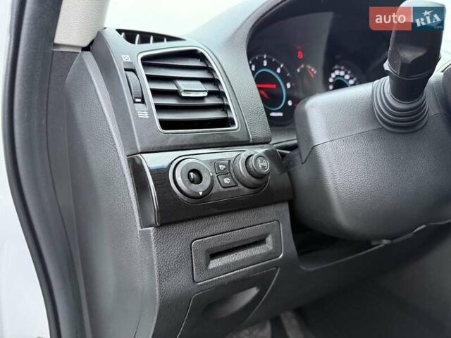 Белый Шевроле Каптива, объемом двигателя 2.2 л и пробегом 150 тыс. км за 12200 $, фото 21 на Automoto.ua