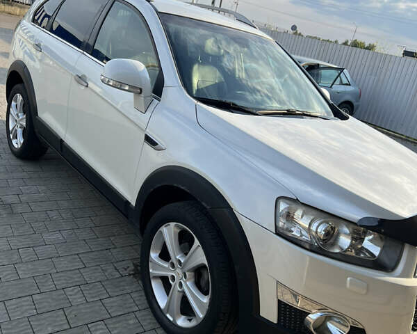 Білий Шевроле Каптіва, об'ємом двигуна 2.23 л та пробігом 241 тис. км за 12300 $, фото 3 на Automoto.ua