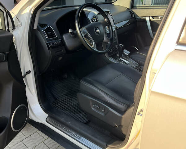 Білий Шевроле Каптіва, об'ємом двигуна 2.23 л та пробігом 241 тис. км за 12300 $, фото 24 на Automoto.ua