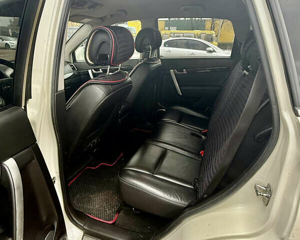 Белый Шевроле Каптива, объемом двигателя 2.23 л и пробегом 178 тыс. км за 10900 $, фото 9 на Automoto.ua