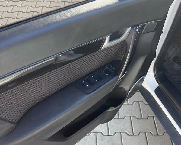 Білий Шевроле Каптіва, об'ємом двигуна 2.2 л та пробігом 221 тис. км за 11100 $, фото 20 на Automoto.ua